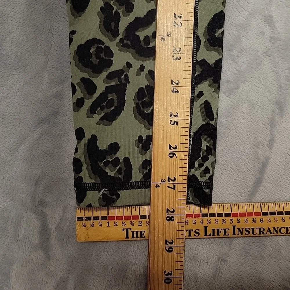 Victoria Sport Tight Womens M Green Knockout Leopard Print Side Stripe Gym Wear